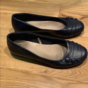 Navy blue flat shoes